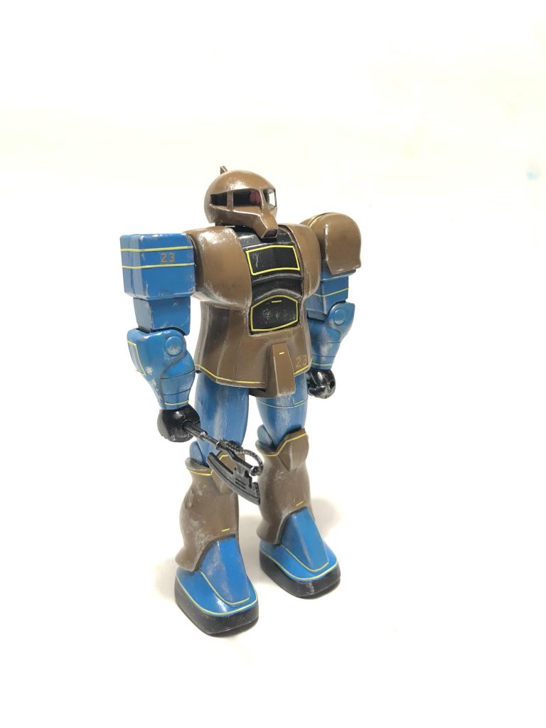 ななめ
 
カラーリングはリアルタイプ旧タイプザクにしました。

この謎の茶色は「ダークアース」
実に絶妙な色調。
リアルタイプ旧ザク専用ナンジャないかと勘違いしてしまいますが大河原先生ちゃんと裏打ちある設定使っておられた。