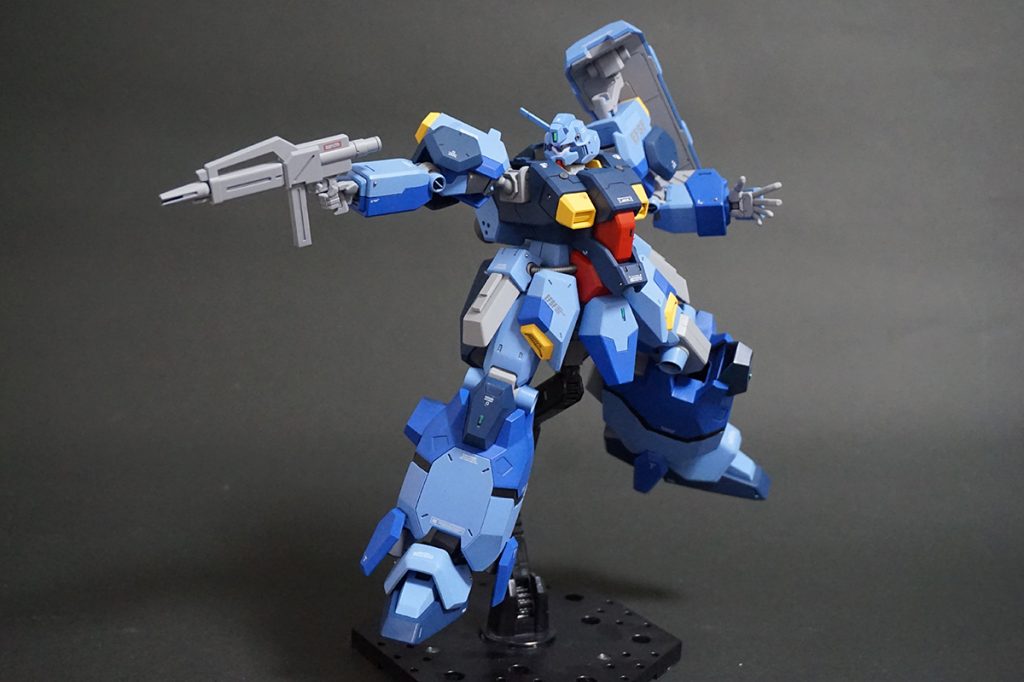 ビームライフルを構えて