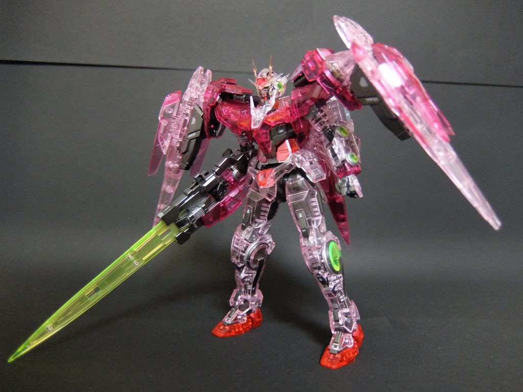 立ち姿。メタリックグレーのラメ感がGN粒子っぽくて気に入っています。