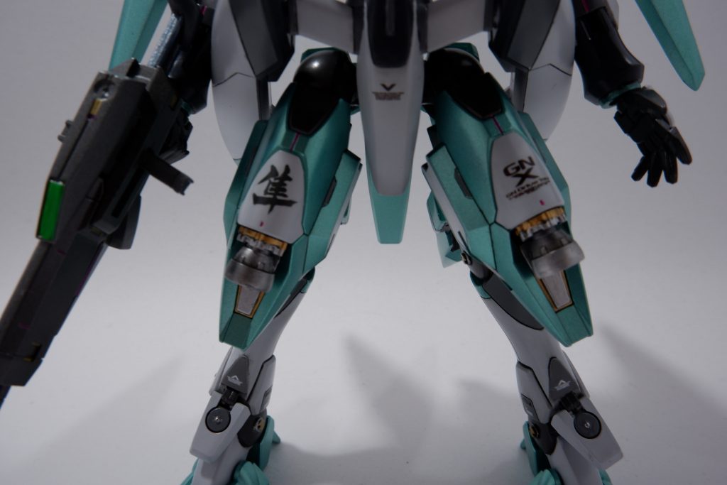 腿のブースターはそのままだと小さかったのでビルダーズパーツに変更。
なかなか使い道の無かった漢字デカールを使用。