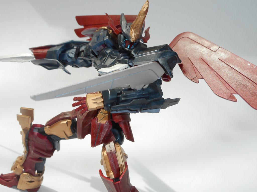 翼を広げるとかなり大きい印象になりました。
足のフレームは一部に鉄血系の物をミキシングしてやってるのでそこそこ動きます。
アストレイ自体可動範囲がなかなかひどいですからねｗ