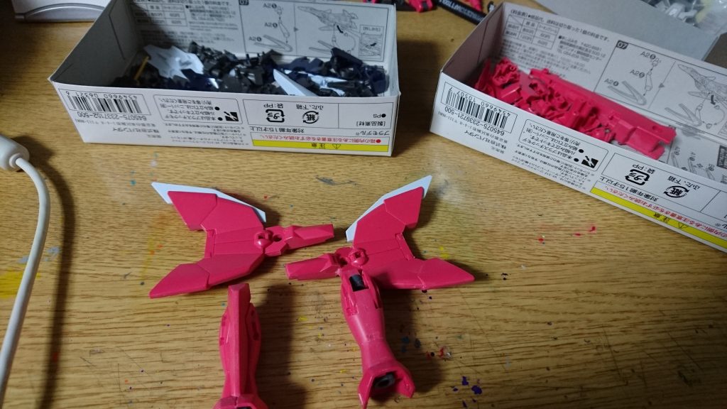 脚部と腰部バインダーの合わせ目消しは、曲線が多くて大変でした。