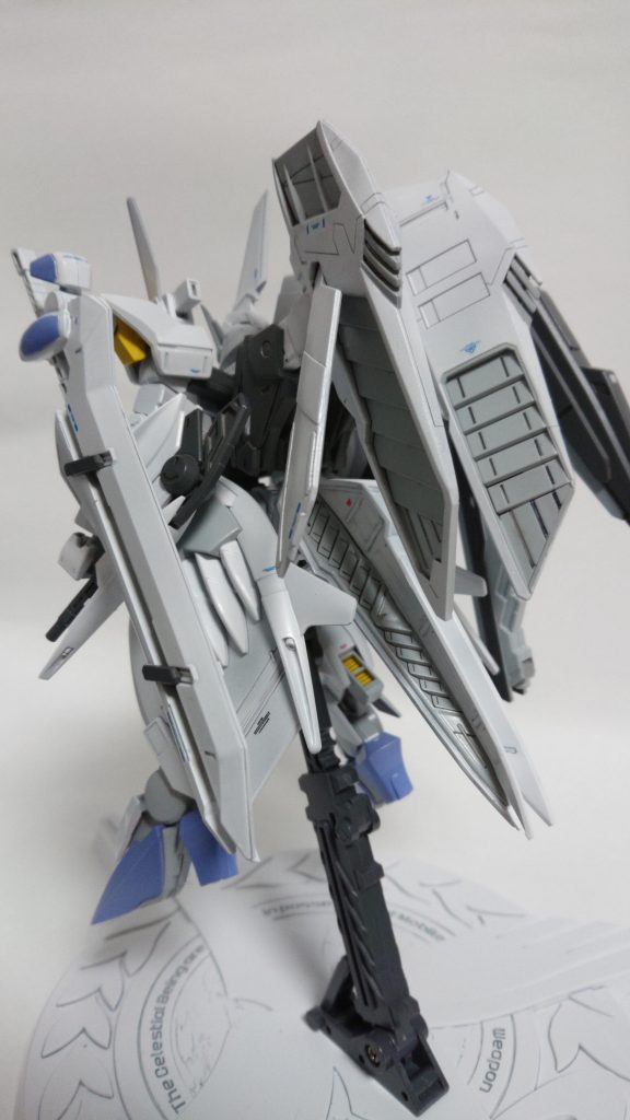 背面 スローネ1、2、3は頭と武装以外形状が同じなので この機体も頭と武装以外はそのままにしてあります。