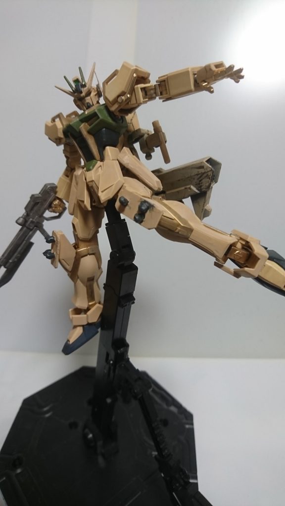 足にも同様にプラ板とレーンの切れ端で自作したスパイクを追加装備していているので、スパイクを活かせば相手に強い蹴りを喰らわせられるかと思いますw