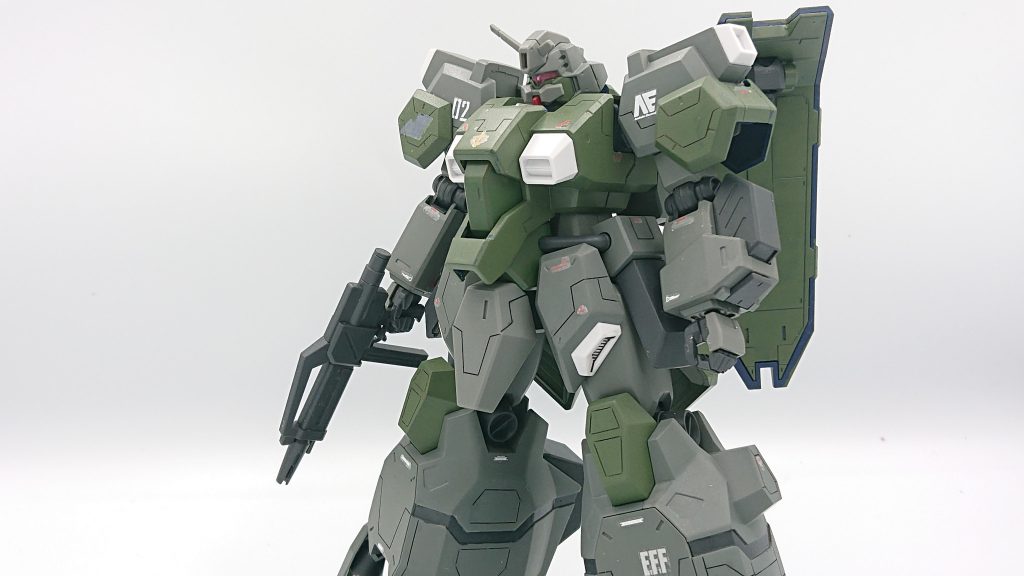 全身にスジ彫りディテールを追加