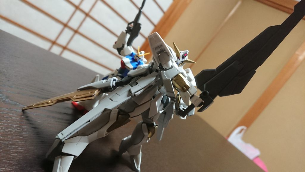 「ルーカス様、露払いは私めが!」
クロスボーンガンダム………は持ってないので、ルーカス君がクロスボーンやジェガンの前に使っていたという設定のVガンダムと一緒に。
以上、お目汚し失礼しました。