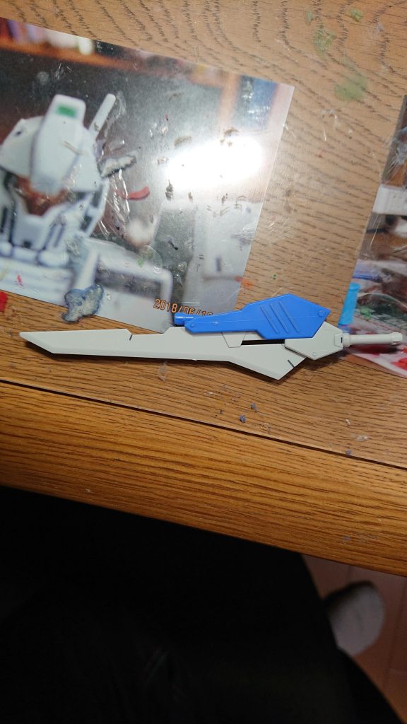 この実体剣はMVSで、ジェガンのシールドを余裕で破壊できるくらいの切れ味です。(一応ビームサーベルモードもあります。)