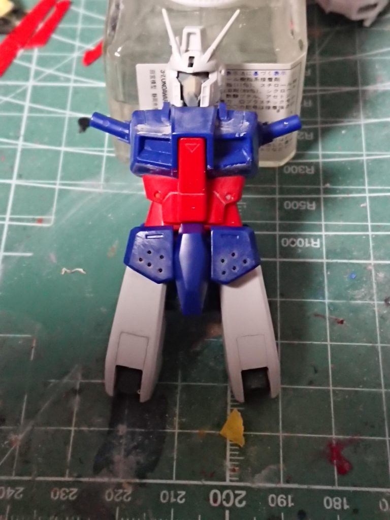 軽量化のため穴明けとパーツ除去加工