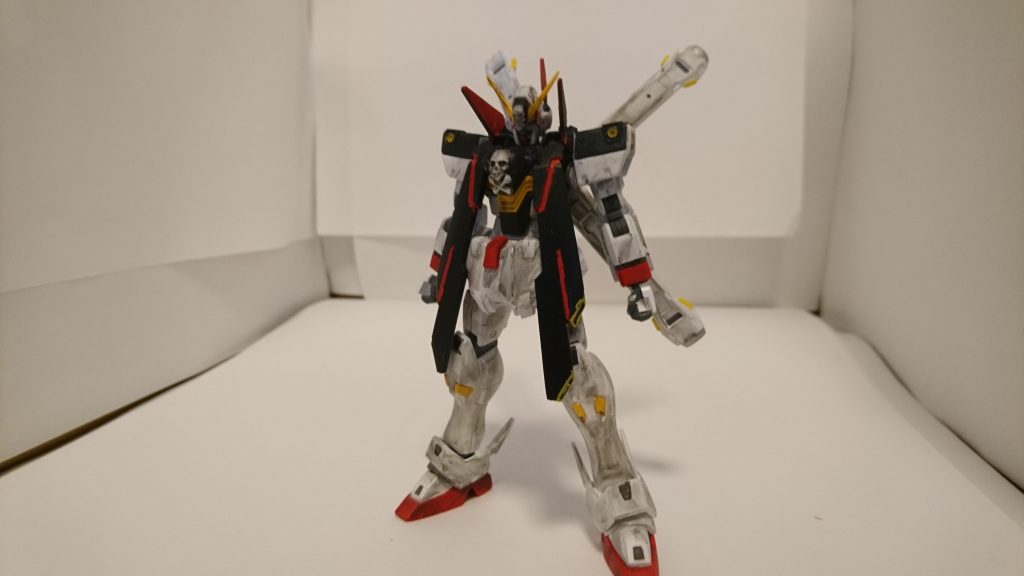 本体は本編通りダメージのような跡をつけています。