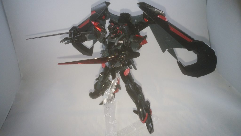 腕部ブレード『朱羽』は腕部分に取り付けられたブレード
奥の手でブレードを飛ばせる