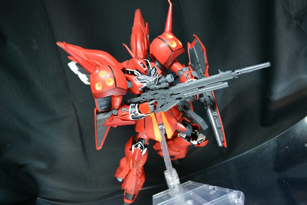 ビームライフルを構えて