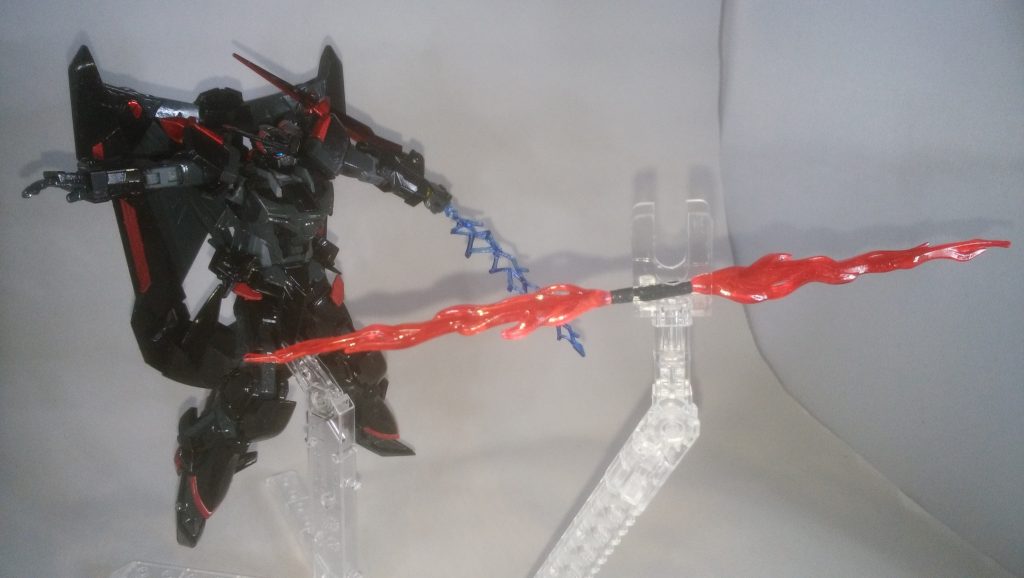 火遁刀『緋焰/火焔車』、雷遁刀『雷切/武御雷』は『紅』が展開出来る忍術的なブレードで切断力の高い火遁刀の『緋焰』と投擲主体の『火焔車』、そして接触部分を一時的に機能不全にする雷遁刀の『雷切』と手数を増やし、『火焔車』同様投擲にも使える『武御雷』がある