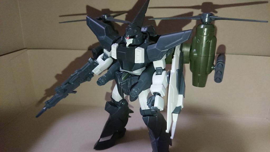 武装
・MA-M22 ビームマシンガン
ドレッドノートガンダムのビームライフルを元にしたビームマシンガン。
放たれる一発一発がビームライフルの一発と同じ威力という強力な武器。
・MA-MV04 複合兵装防盾システム
ビームサーベルとシールドが一体化した物。
高出力のビームの刃を展開するが、あくまで間合いを詰められた時の為の予防策である。
・ビームグレネード
腰に装備された中型のビーム砲。
・ジャイロウィザード
グリモアレッドベレーのティルトローターパックに酷似した背部ユニット。
重装備のゲイツテンペストを空に浮かせるだけでなく、ホバー走行の補助も行う。
また、ジャスティスガンダムのファトゥム00のように、機体を乗せるサブフライトシステムとしても機能する。
・マイクロミサイル
上記のジャイロウィザードに装備された誘導機能付きの小型ミサイル。
・MMI-GAU2 ピクウス76mm近接防御機関砲
頭部のバルカン砲。
主に牽制やミサイル等の迎撃に使われる。