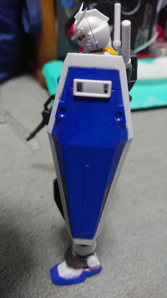 シールド
ガンダリウムα(ルナチタニウム)製のシールドで、紙装甲に近い機体本体を防御する唯一の武装。