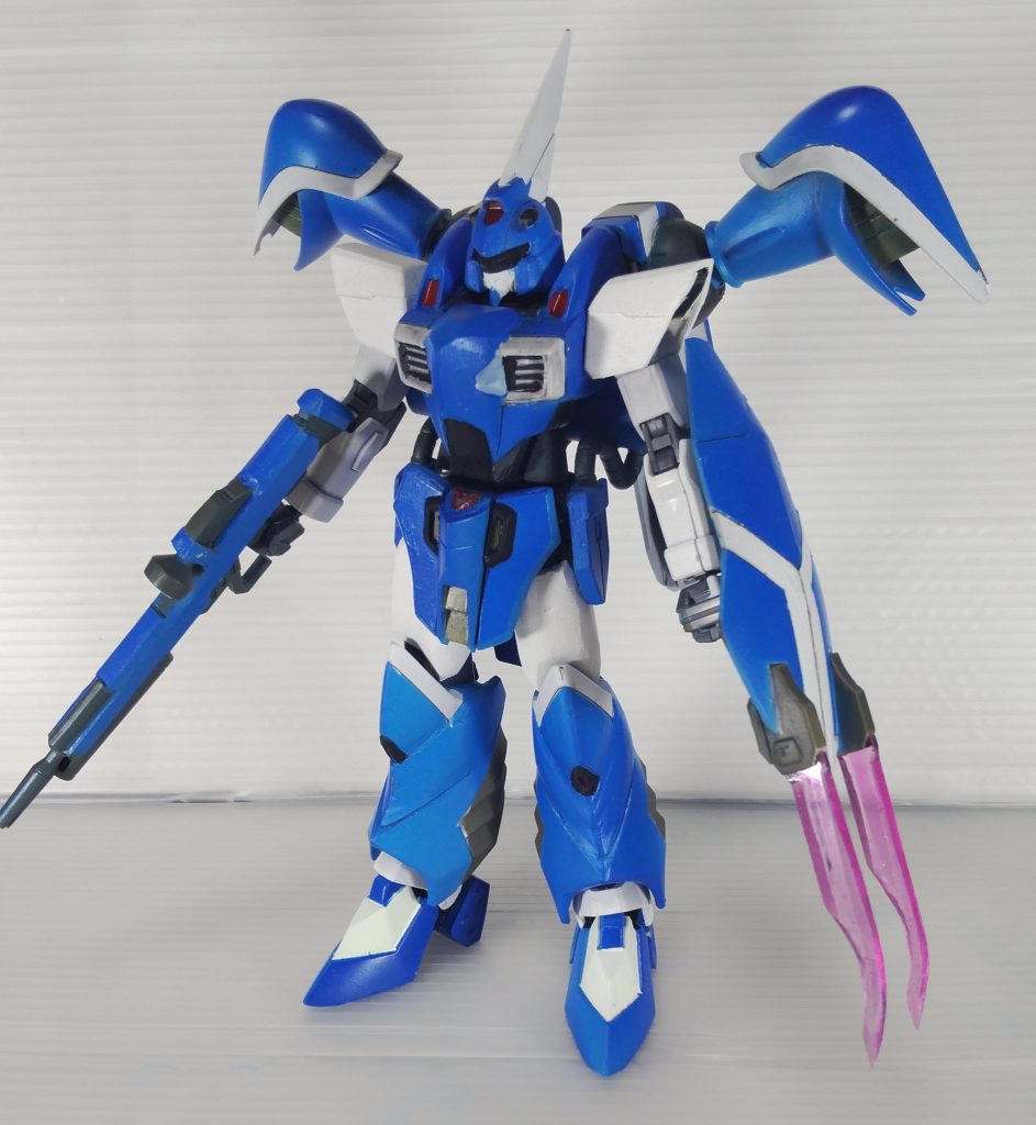 宇宙用装備。ビームクローは透明プラ板の端材で間に合わせました。