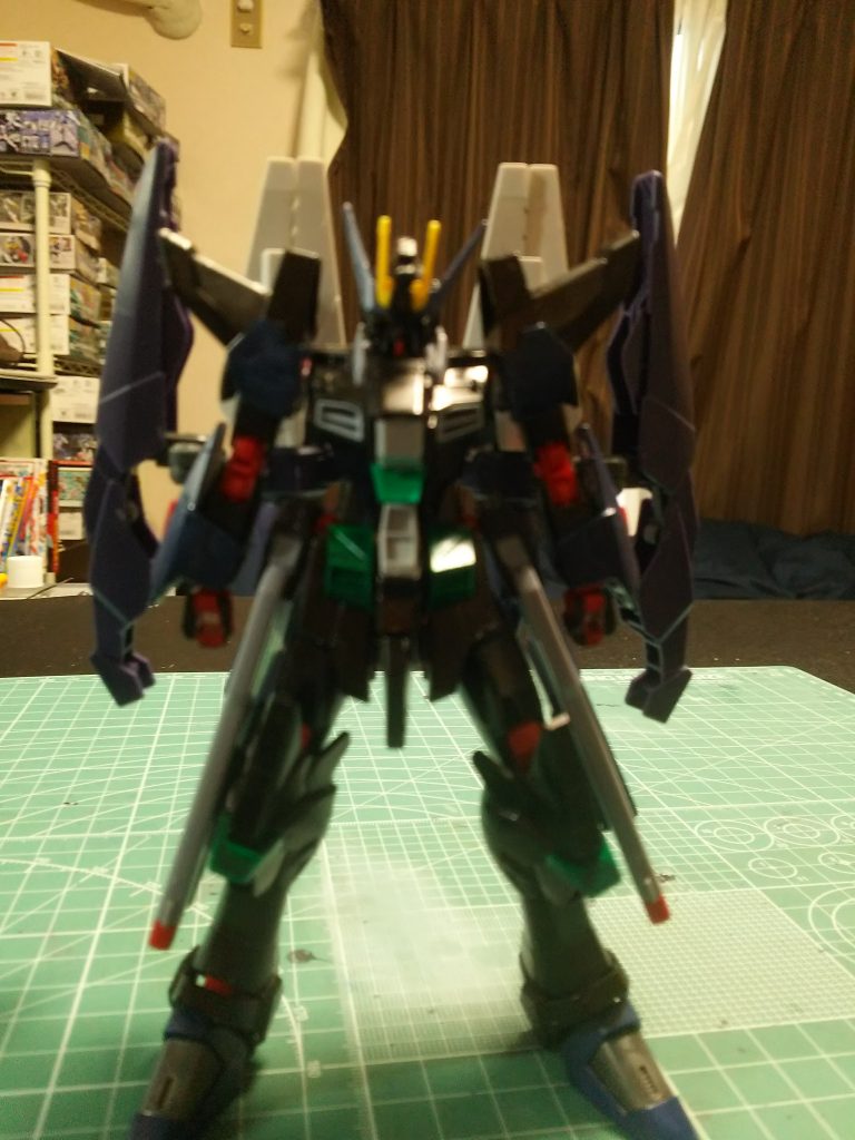 黒を基調とした塗装をして、背中のバックパックは、HG HWS＆SVカスタムウェポンを流用しました。