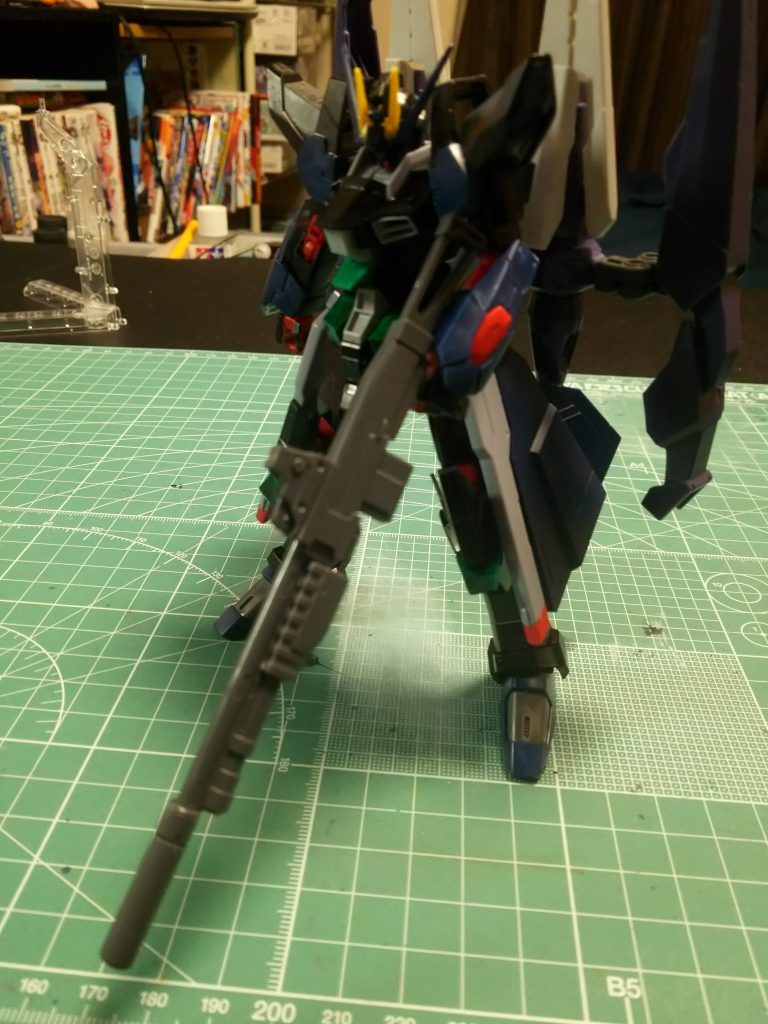 武装 ビームショットガン
     主に近距離戦用ですが、状況に応じ
     近距離と遠距離に切り替えられる設
     定です。