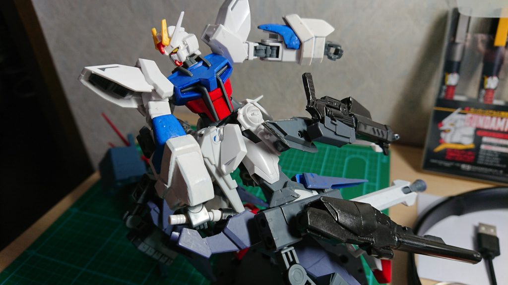 膝部分にビームサーベル。これが一番好き。