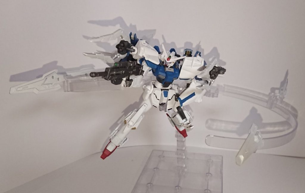 アクション1です。
武器は下記の通りとなっていて、できることは多いです。
ビームライフル*1
ビームキャノン*2
ファンネル*4
ビームサーベル*2