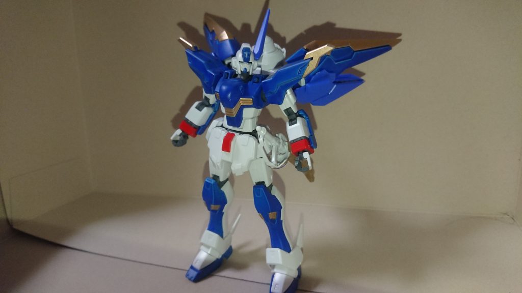 武装
・ヒートザンバー/ザンバーショット
ビームザンバーと、「クロスボーンガンダム魔王」のクロスボーンガンを組み合わせた武装。
ビームをショットガンのようにばら蒔くザンバーショットと、銃身部をヒートさせた実体剣とするヒートザンバーの機能を併せ持つ。
剣先からビームの刃を展開する事も可能。
無理やり接着している為、繋ぎ目を攻撃されると破壊されてしまう。

・ビームカノン
両肩のビームサーベル基部を改造した物。
ビームサーベルとしての機能こそ失われたが、高出力のビームを放つ事が可能になった。

・ブランドマーカー
ビームシールド部を利用した近接武装。
ナックルガードのようにマニピュレーターに被せて四角錘状のビーム刃を形成した後、殴りつけて相手を破壊する。

・ビームバスター手裏剣
ビームシールド部を利用した武器。
展開したビームシールドを、そのまま巨大なビームの手裏剣として相手に投げつける。
ビームザンバーと同等の威力を持つ。

・ヒートダガー
足の裏に装備されている実体剣。
キック時に展開する他、回し蹴りの要領で射出し、相手に投げつける事も。

・ミノフスキードライブ
所謂「光の翼」と呼ばれる推進システム。
ユニット内部でミノフスキー粒子力場を発生させて、その内部の電磁波の反発を推進力に変える。
これによりXスペクターは高い機動性を得ている。