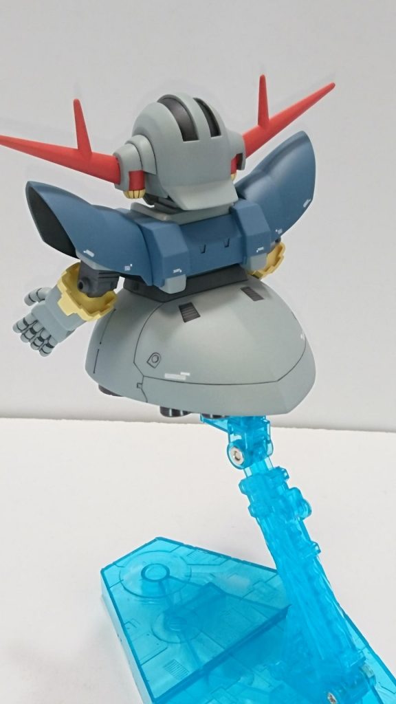 後ろ姿。
塗装は米海軍の戦闘機用カラーを使用してます。
赤と黄色は全体から浮かないよう彩度を落としました。