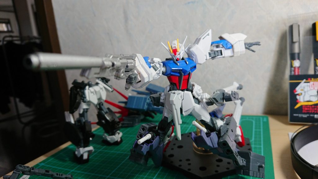 対ガンダム用拳銃「白銀」
フェイズシフトなどの特殊装甲、装備持ちに対するこの機体の切り札