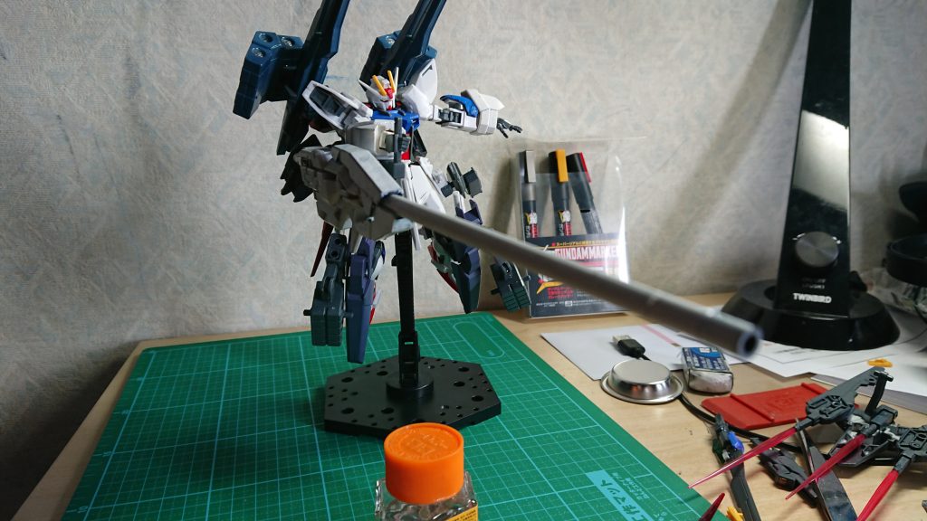 対大型戦艦用兵器「ロンゴミニアド」
武器自体に動力源がついているため、弾切れの概念がない。自壊するが最大出力はゴッドフリートなみである