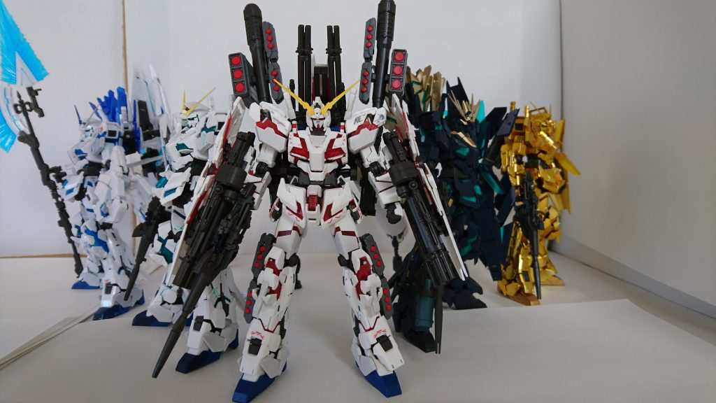 今手元にあるユニコーン系となります。
この中だと、フルアーマーユニコーンが一番迫力感じますね。ペルフェクティビリティは神々しさを感じると言うか、諭吉が見えると言うか…