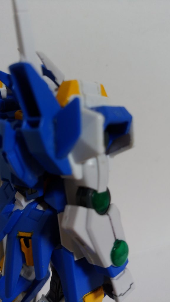 スラスターパーツの側面にオーライザーのパーツを接着
腕:ダブルオーガンダム