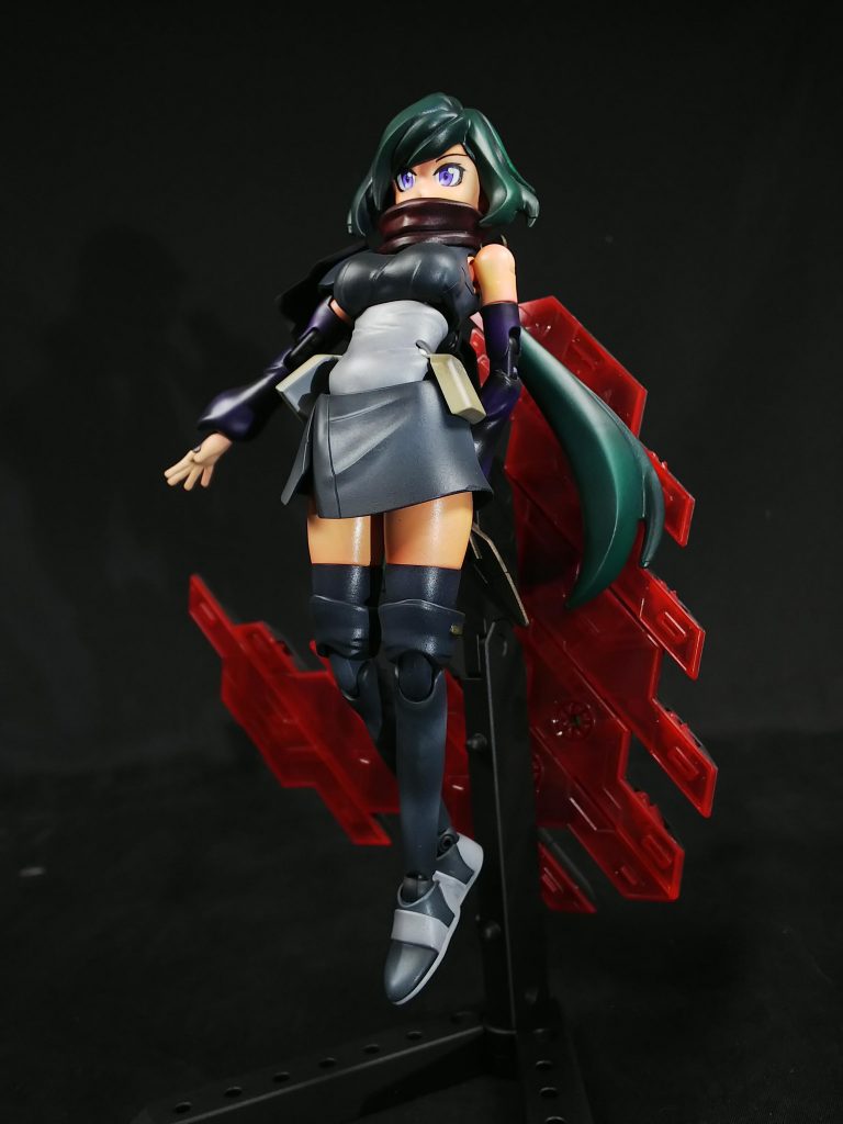 腰のラインからの太ももを強調。