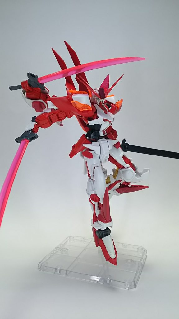 そして隠しギミックの三刀流！
高出力ビームサーベル「フタミノナギテ・二ノ太刀」
差し換え無しでの展開ギミックは結構悩みました