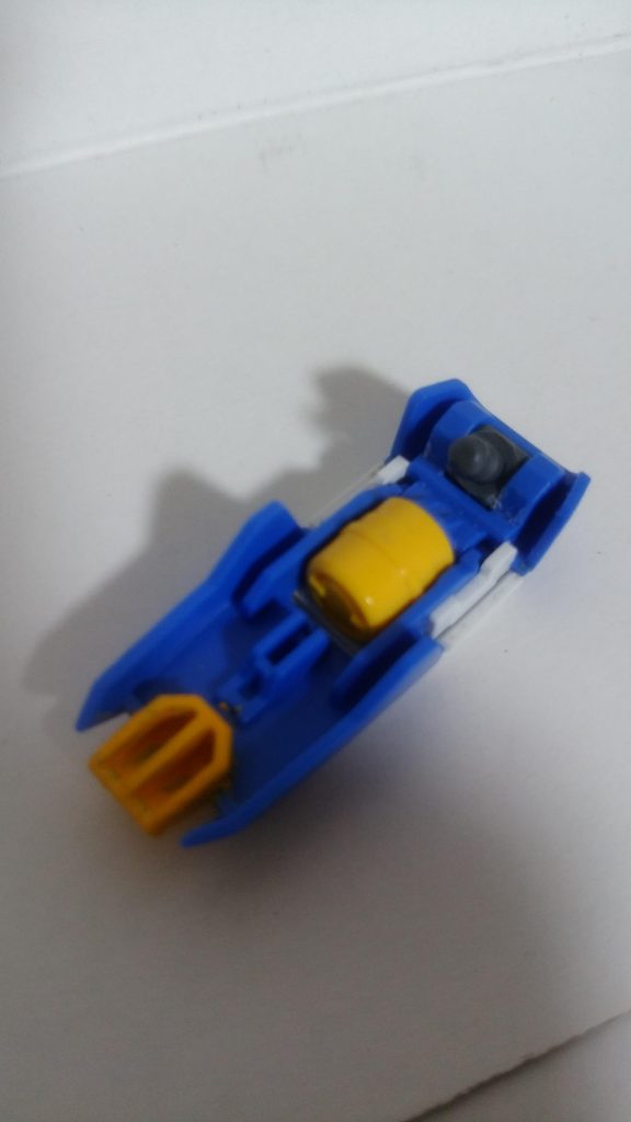 アヴァランチユニットの肩のGNバーニアにボールデンアームアームズのボールジョイント(小)を差し込み、凹側にはめ込む