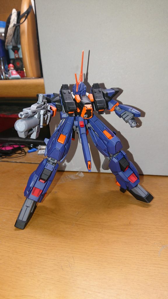 ビームライフルを構えて