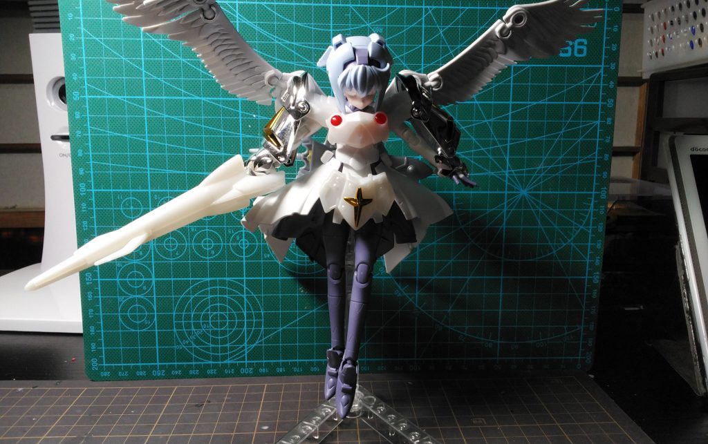 元は、肩もバーサル騎士で電磁ランスも持たせていましたが、どちらも大きい気がしたので変更しました。