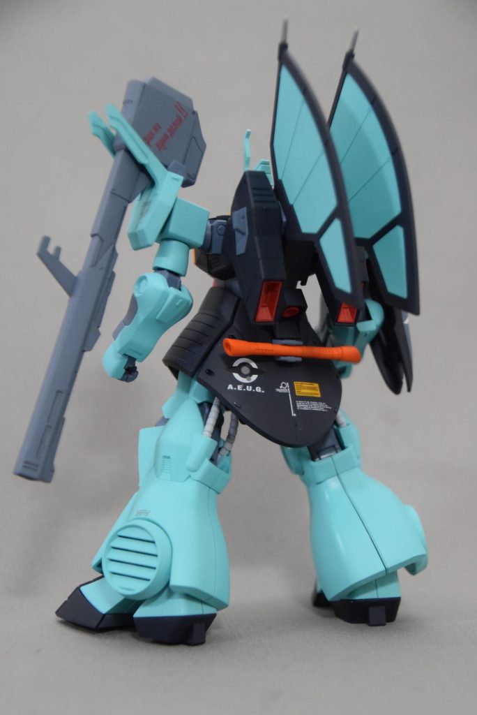 斜め後ろから。