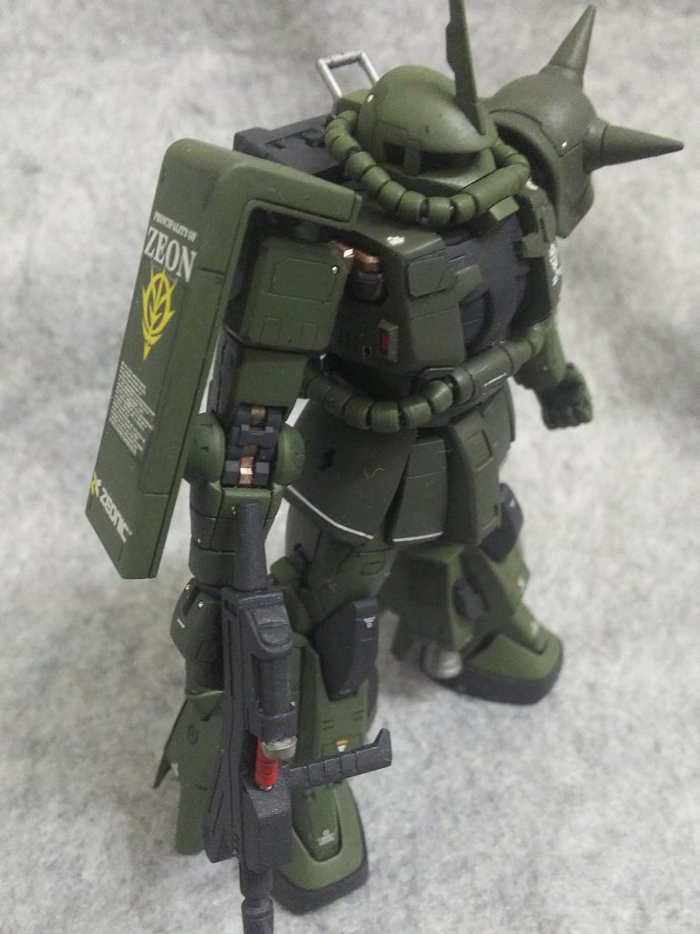 シールドのデカールはコーションデカールでそれらしく