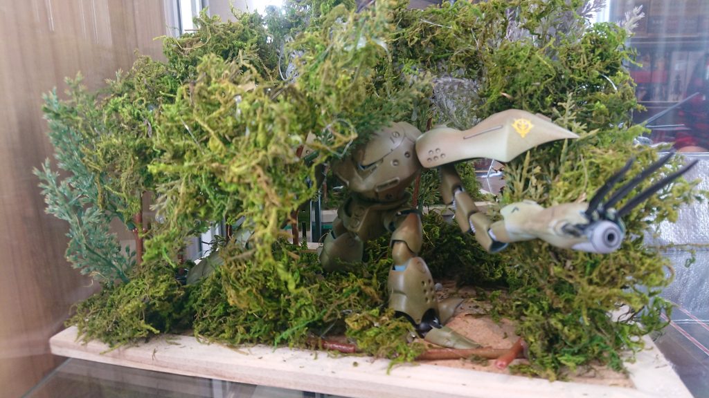 某ショップ展示②腕を上げたバージョン。保持力ないので止めました