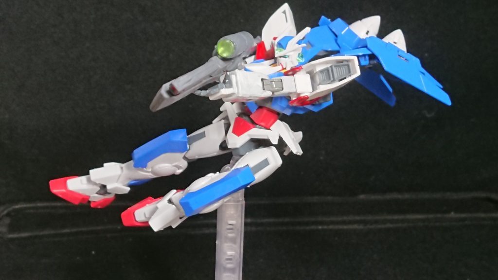 「GNカスタムライフル・ミドル」銃身に剣もついてるのでそのまま鈍器、剣としても使用可能