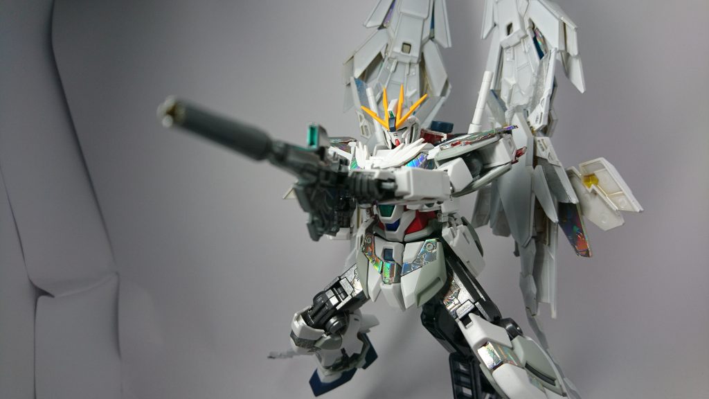 ビームマグナムは五発まで発射可能。 しかし腕のフレームは二の腕に装甲を追加してるとは言えマグナムには耐えられず、片腕につき二発が限界。両腕で合わせて四発が限界であり、最後の五発目を撃つ場合、その時点で片腕が完全に機能しなくなる。
ヒビキとしては完全な切り札として用意したものであり、NT-D後のパワーダウンのカバーや、決め手に欠ける際に使用する。