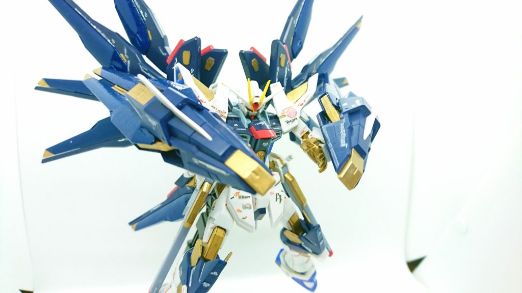 ドラグーンバインダーを両腕に装着することで実体盾になる。
また、その硬度を利用した打撃武装として使用できる。