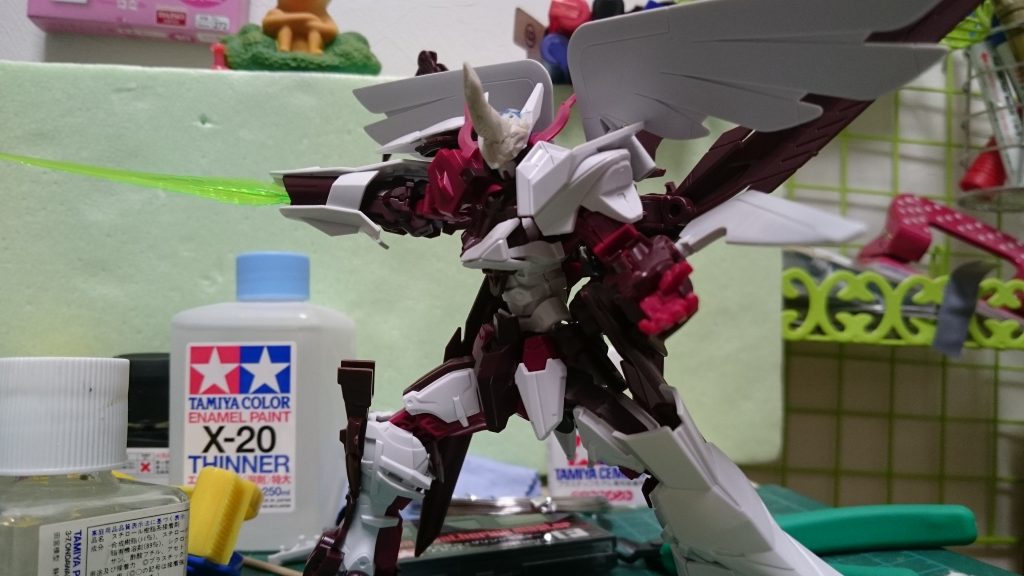 パチ組に色々したものです。
使用キットはビルドファイターズの時にでたポータントと、余った鉄血系のフレームを使いました。
なるべく素の状態で少し盛るほうが強化感のあるイメージはつきやすいのかなと考えました。