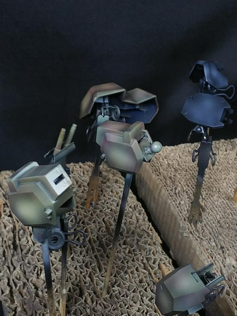 少しミリタリー調に。