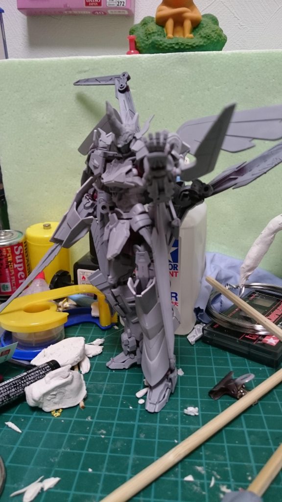 サフばえ
一番形が分かりやすい状態です。
クリアーパーツは残さず全塗装しました。