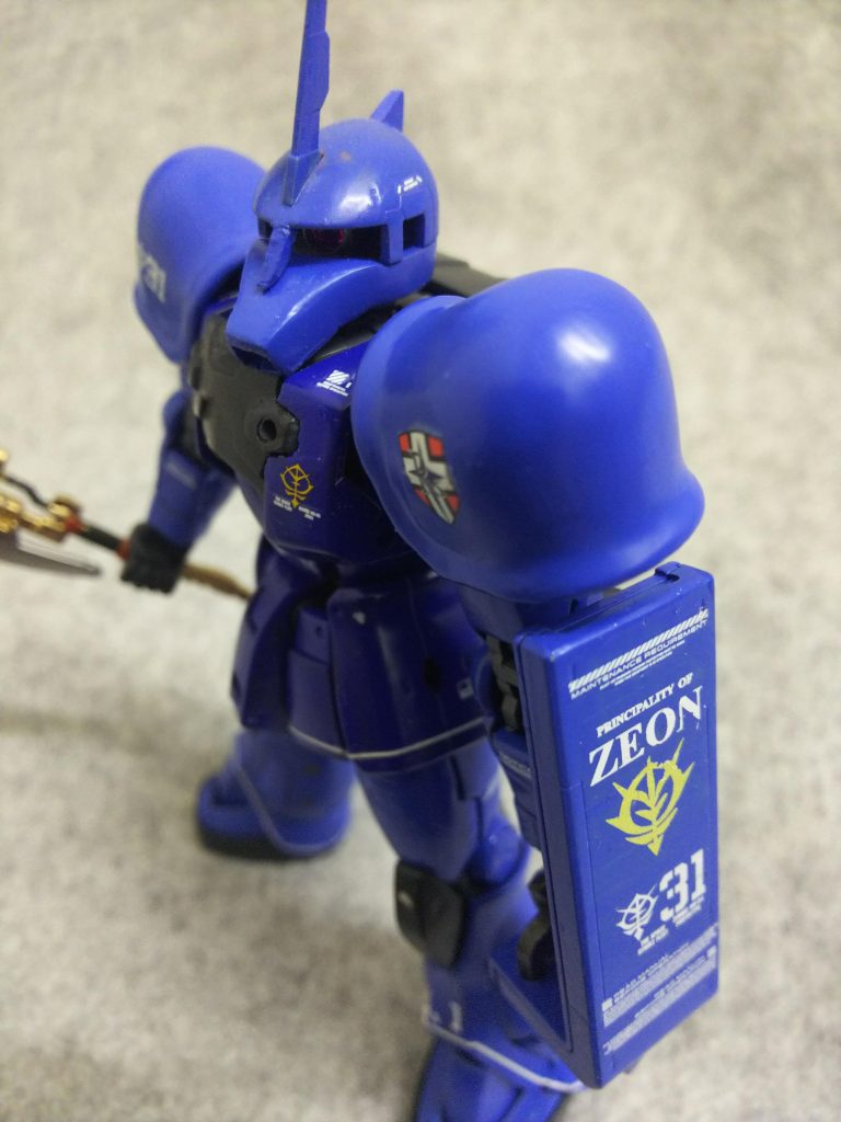 カラーリングはグフそのものにしちゃいました(^^ゞ