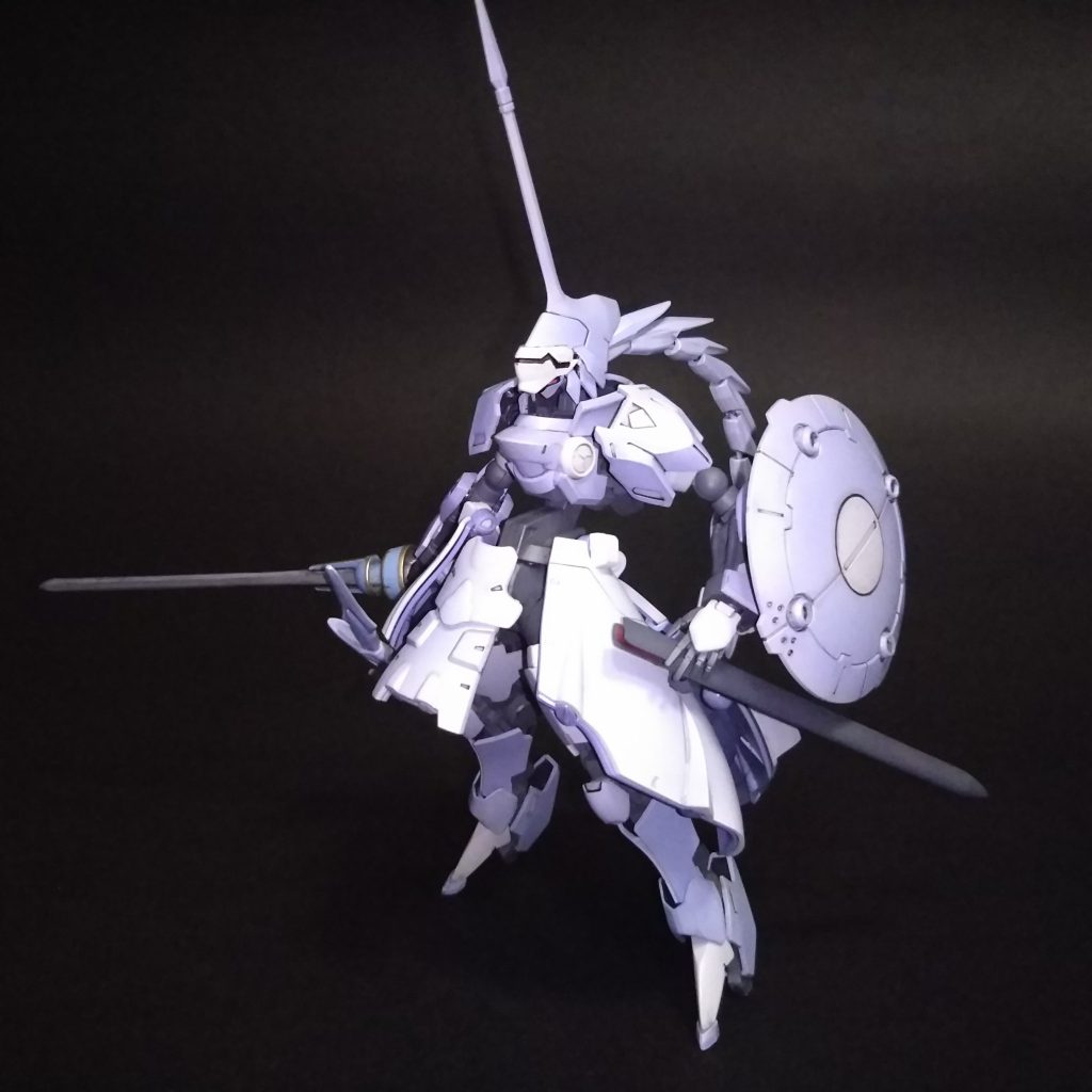 抜刀‼️
鞘はプラ丸パイプをラジオペンチで割ってしまわないよう丁寧に潰して作りました。
レイピアの刀身は、セブンイレブンのコーヒーのスプーンをテレビを見ながら丁寧にヤスリで削って形を整えましたw