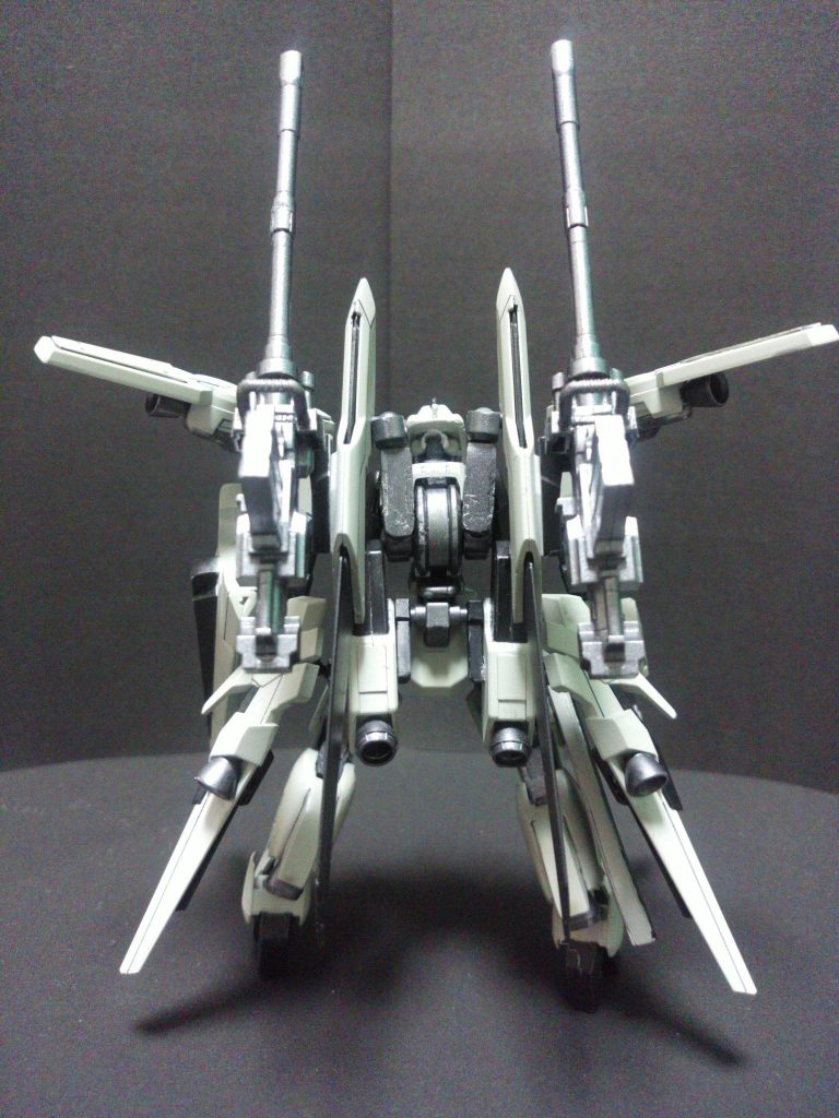 正面と後ろからです。使ったキットはグレイズ改、グレイズ、デルタカイ、イージーアームズ、ボルアムです。