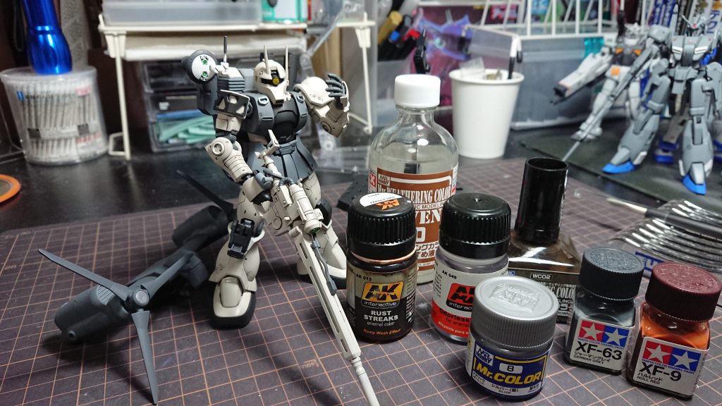 ウェザリングにはこの辺の塗料なんかを使いました。