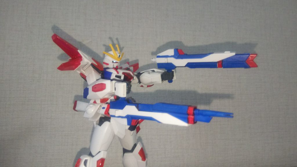 腰のパーツはオリジナル武装で、ラジエーター？みたいな物です

セイのディスチャージライフルは粒子残量の都合でチャージに時間がかかる場合がありましたが、これは常にエネルギーを満タンにした状態なので、速射可能となってます