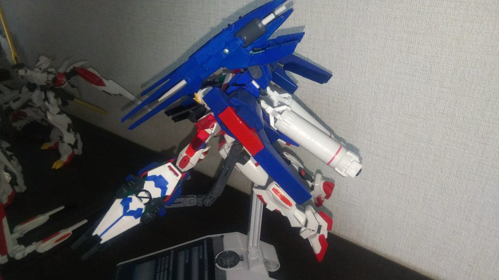 追加で着けたブースターや盾はSDユニコーンの物なので、盾は切り離し使用可能です

ただ、スタンドが無いので撮れていません(´ω｀)