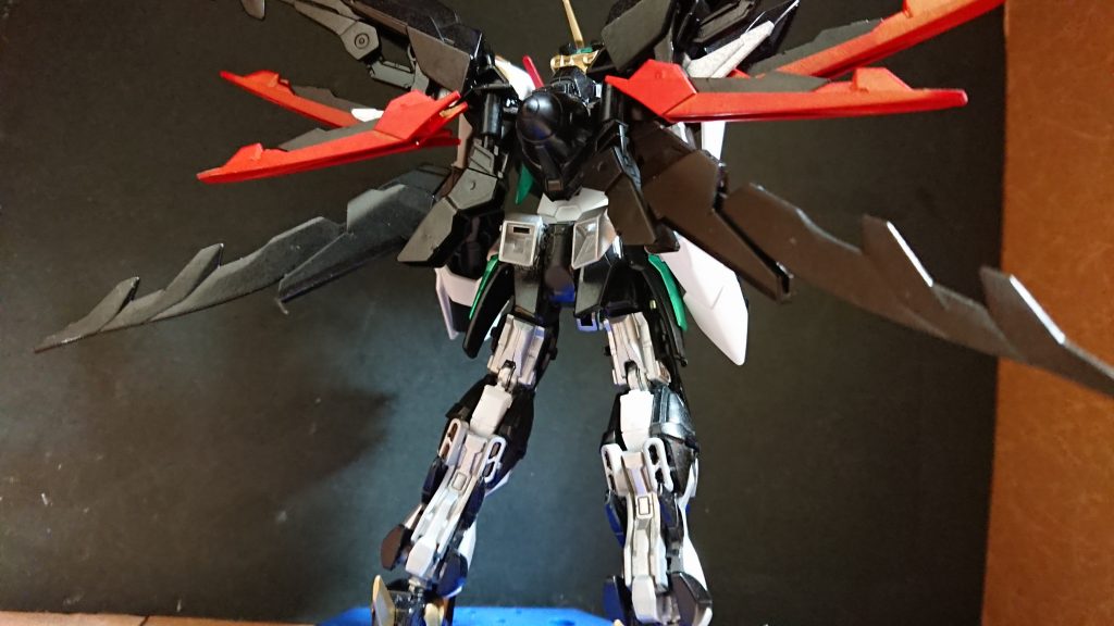 背中はこんな感じです。初めて真鍮棒を使ってみました(腰の部分)